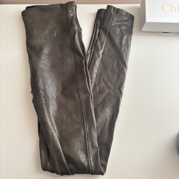 SPANX Faux Leather Croc Shine Leggings Small Darkened Olive 20303R NWOT - Picture 6 of 6